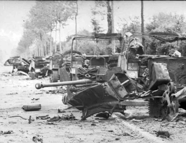 Blindés, route de caen à Villers-Bocage