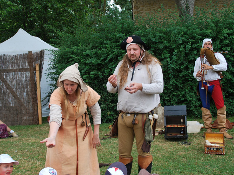 Le Moyen-Age en fête - ©Château de Crèvecoeur Le Moyen-Age en fête - ©Château de Crèvecoeur