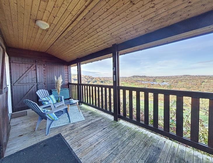 Terrasse avec vue sur le la de la Dathée