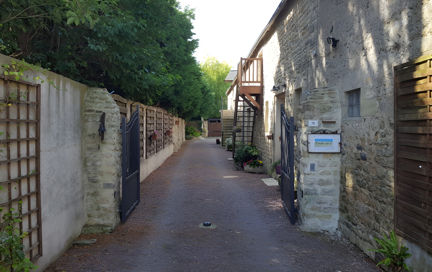 10 Entrée-Escalier du gîte