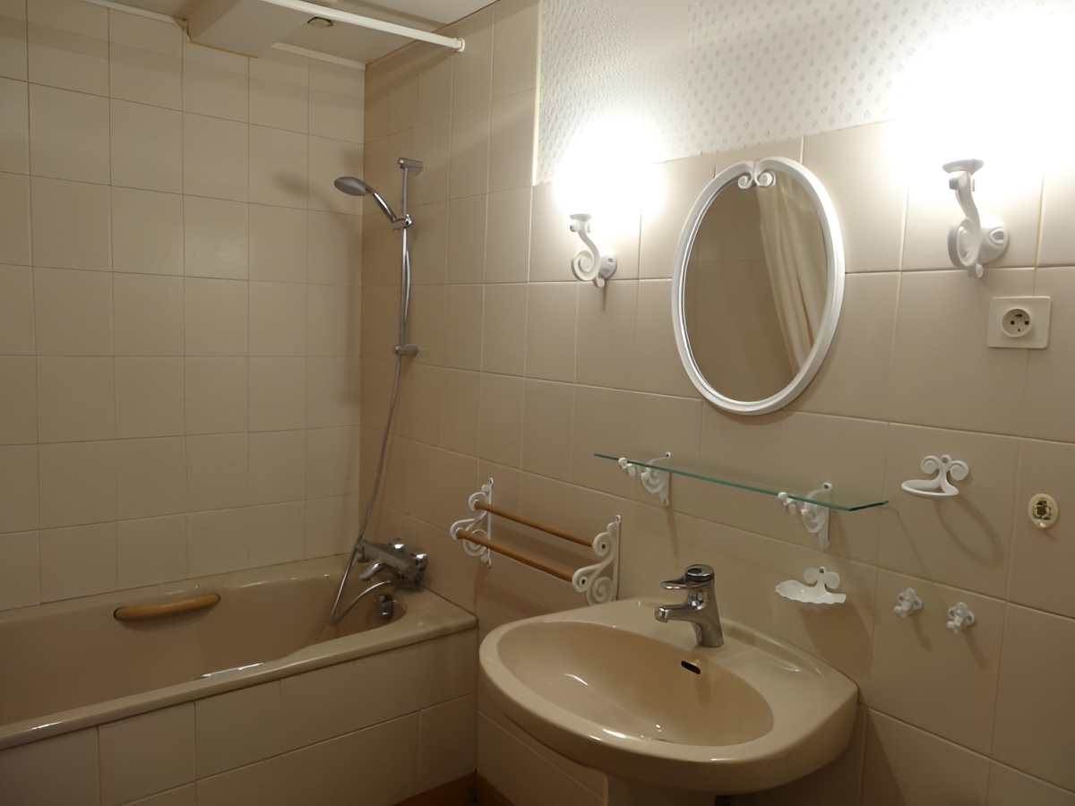 1037-83 - ©VACOGNES NEUILLY 1037-83 - ©VACOGNES NEUILLY