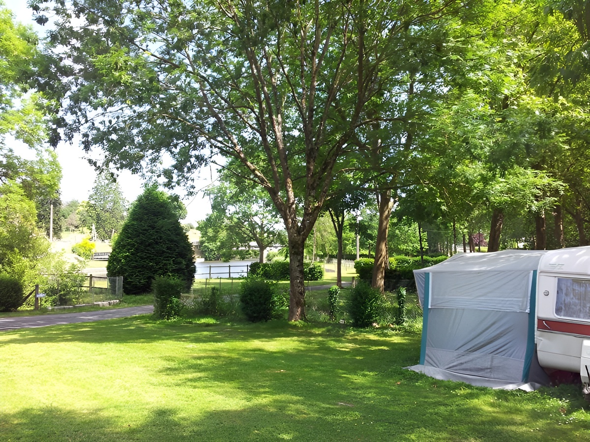 Camping des Bords de Vire à Pont-Farcy - ©OTBN Camping des Bords de Vire à Pont-Farcy - ©OTBN