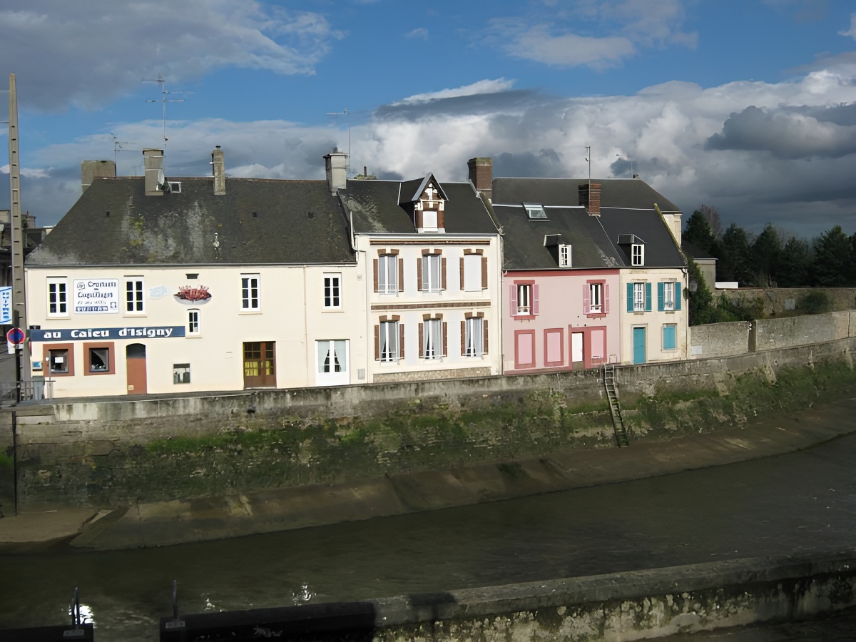 Le Pont de l'Aure - ©ISIGNY-SUR-MER Le Pont de l'Aure - ©ISIGNY-SUR-MER