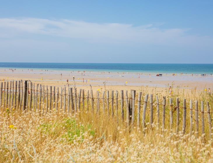 295410-Bord_de_plage-Caen_la_mer_Tourisme___Les_Conteurs_(Droits_reserves_Office_de_Tourisme___des_Congres)