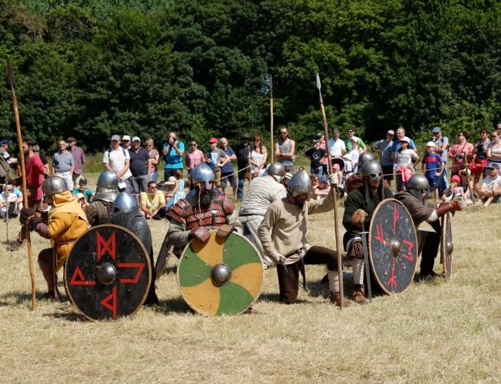 Reconstitution_de_combats_Vikings_a_Ornavik-Caen_la_mer_Tourisme___Alix_JONET