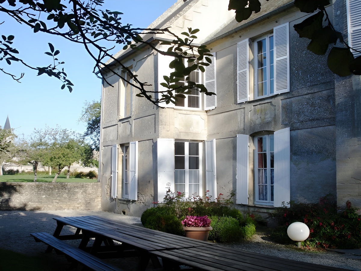 332 - ©BANVILLE 332 - ©BANVILLE