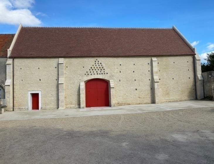 EXPOSITION SUR L'HISTOIRE, L'ARCHITECTURE ET LA RÉNOVATION DU BÂTIMENT