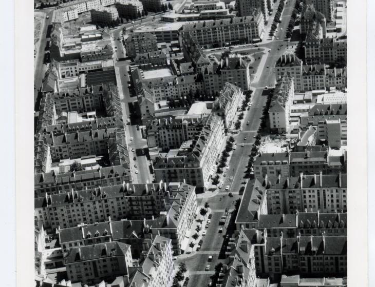 Avenue du Six-Juin en juillet 1961. Centres de Ressources Archives et Documentat