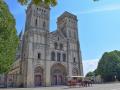 533842-Caen__abbaye_aux_Dames__parvis_de_l_eglise_Saint-Gilles