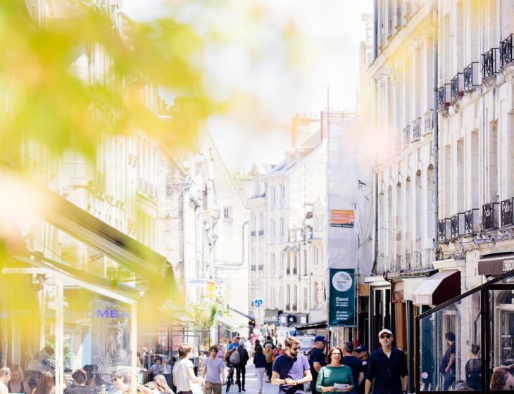 551044-Rue_Ecuyere__Caen-Caen_la_mer_Tourisme___Les_Conteurs_(Droits_reserves_OTC)-1500px