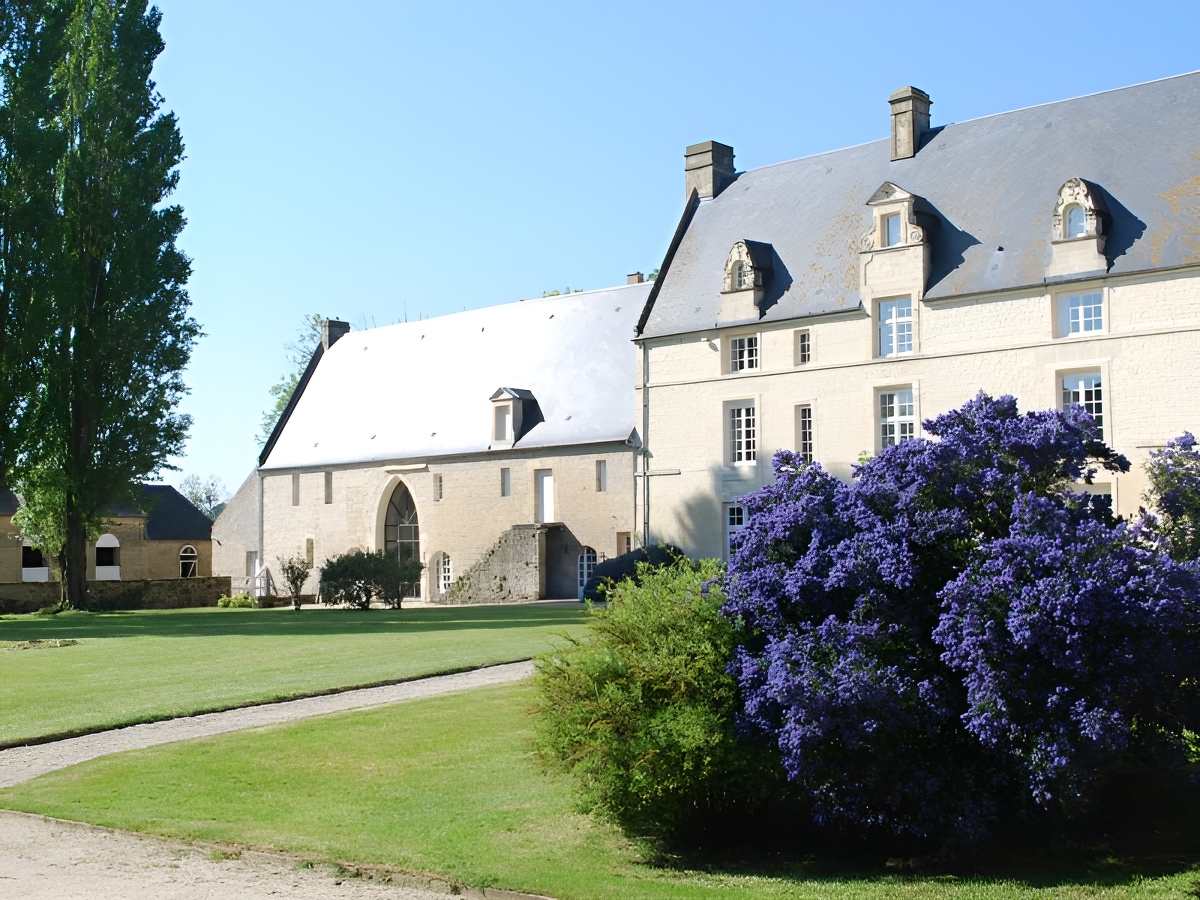 Ferme Manoir de Cacharat - ©SECQUEVILLE EN BESSIN Ferme Manoir de Cacharat - ©SECQUEVILLE EN BESSIN