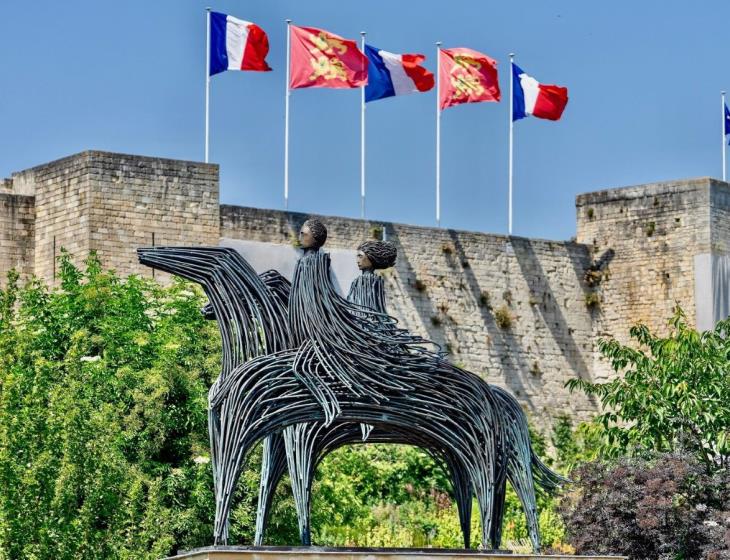 590478-Statue-de-Guillaume-et-Mathilde-J.-Blondel-1500px