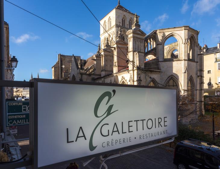 La Galettoire - vue sur l'église du vieux st sauveur