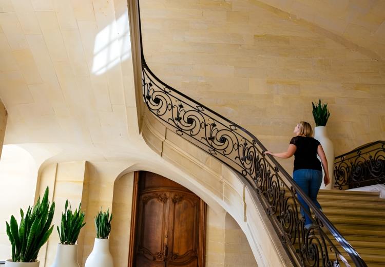 800x600_54498-Caen--escalier-d-honneur-de-l-Abbaye-aux-Hommes-Caen-la-mer-Tourisme---Les-Conteurs--Droits-reserves-Office-de-Tourisme---des-Congres-