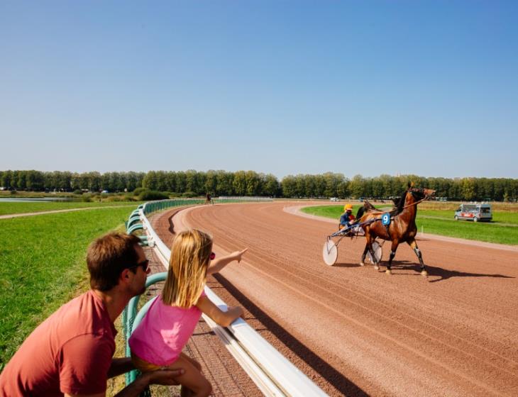 A la découverte des coulisses de l'hippodrome - Les_Conteurs_(Droits_reserves_Office_de_Tourisme___des_Congres)