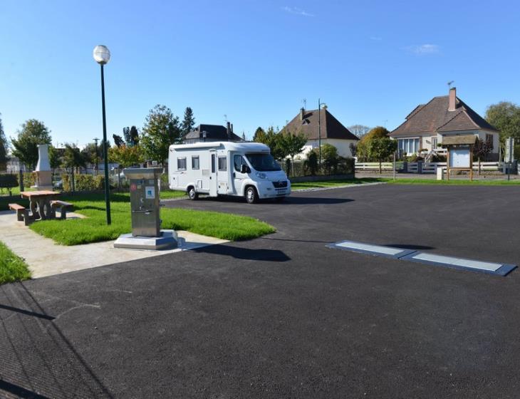 Aire camping-cars Saint-Cyr-du-Ronceray Sous le soleil