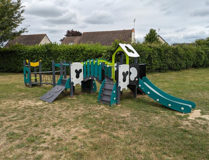 Aire des jeux pour enfants Mery Corbon (2)