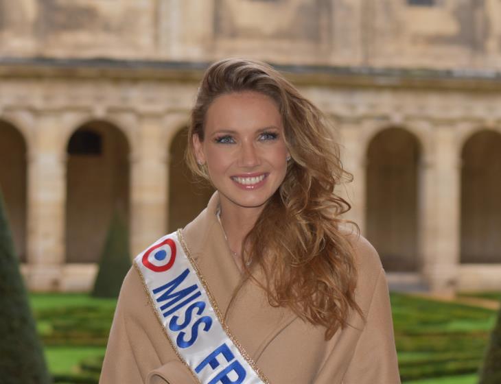 Amandine_Petit__Miss_France_2021-Alice_PASQUALOTTI___Ville_de_Caen