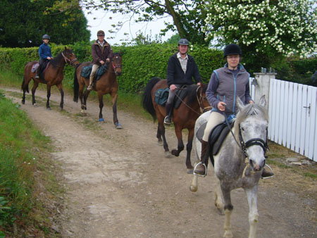 Balade à cheval Calvados (2) - ©© La Cour Antéol Balade à cheval Calvados (2) - ©© La Cour Antéol
