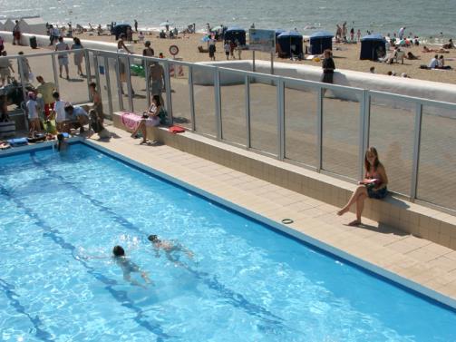 Becken-Schwimm-Villers