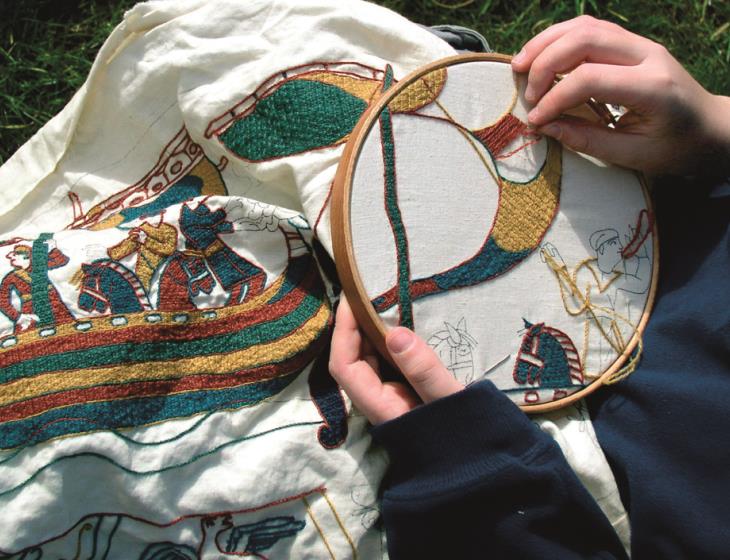 Bayeux Broderie - Chantal James 4 © J.TACK - Bayeux Broderie
