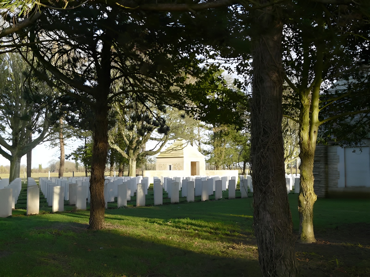 Cimetière britannique de Bazenville - ©Calvados Tourisme Cimetière britannique de Bazenville - ©Calvados Tourisme