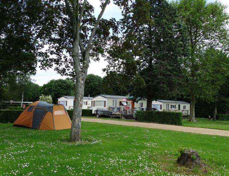Camping de la Vallée à Lisieux Emplacements et mobil home