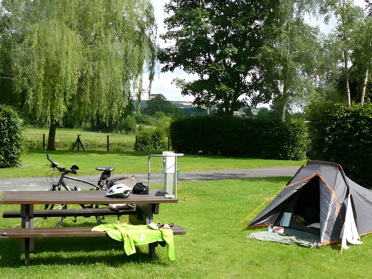 Camping des bords de Vire - Pont Farcy - emplacement - ©Camping des bords de Vire Camping des bords de Vire - Pont Farcy - emplacement - ©Camping des bords de Vire
