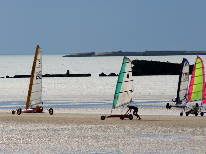 Char à voile sur la plage d'Asnelles - ©Calvados Tourisme Char à voile sur la plage d'Asnelles - ©Calvados Tourisme
