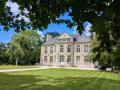 Château avec végétation du bois vue droite