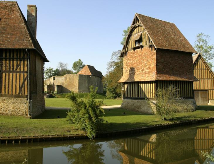 Château de Crèvecoeur_basse-cour ©Alain Baudry