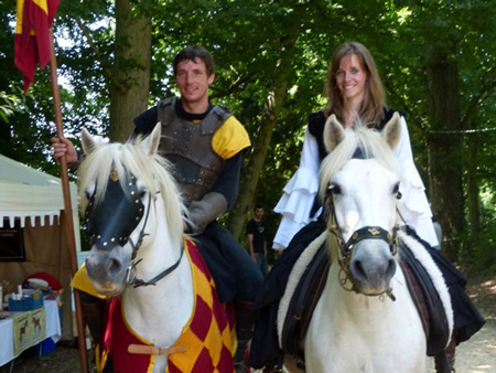 Chevaux pendant les médiévales de Château Ganne - ©OT Suisse Normande Chevaux pendant les médiévales de Château Ganne - ©OT Suisse Normande