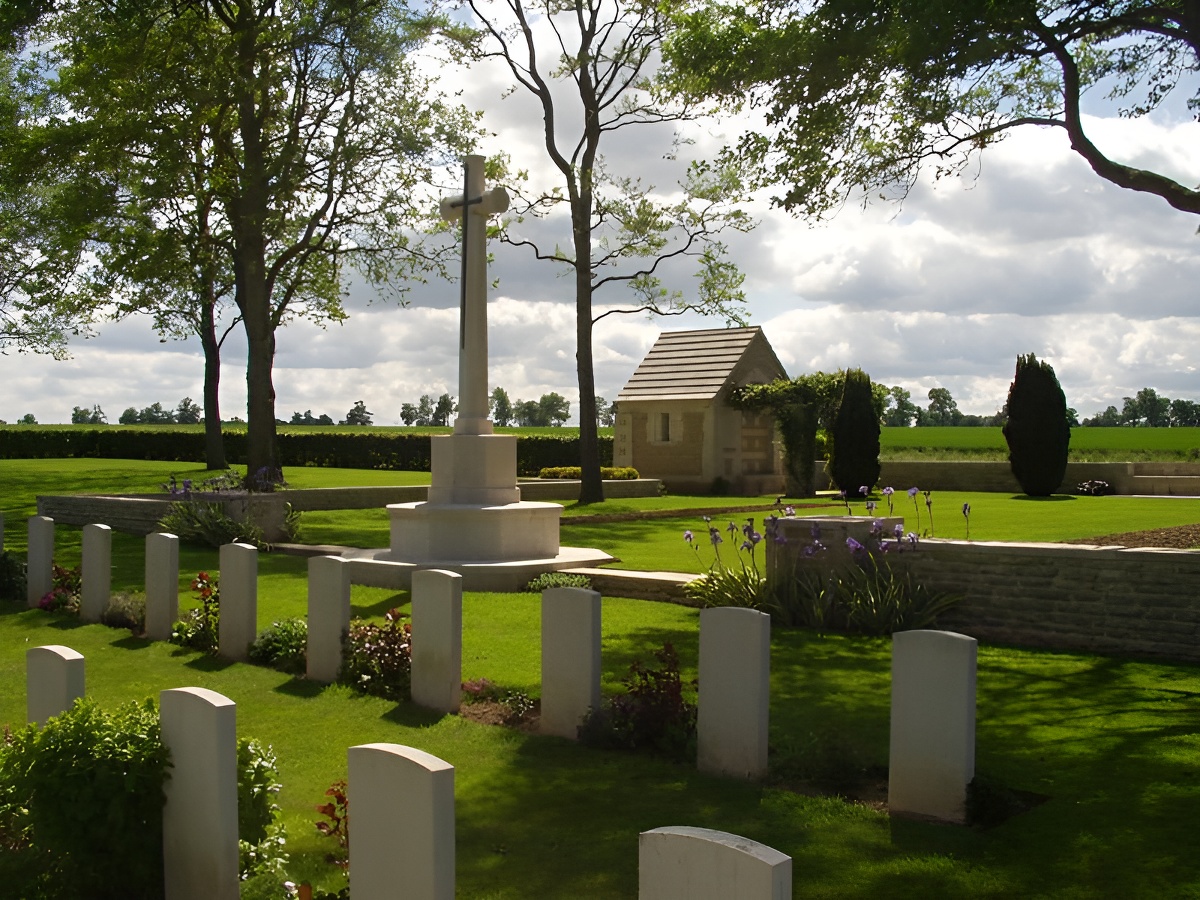 Cimetière militaire de Fontenay-le-Pesnel - ©Avec l'autorisation de la CWGC Cimetière militaire de Fontenay-le-Pesnel - ©Avec l'autorisation de la CWGC
