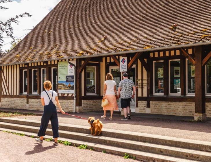 Extérieur de l'office de tourisme de Beuvron-en-Auge