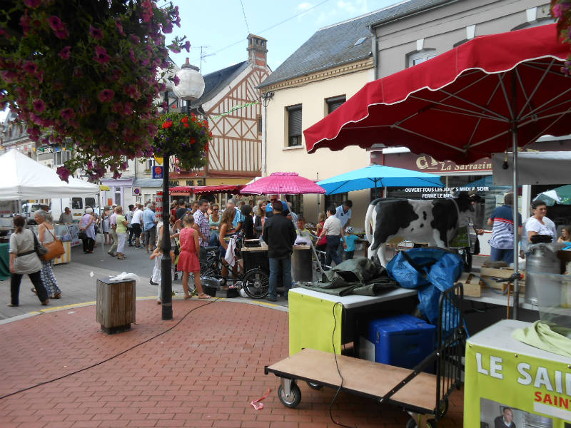 Foire aux Fromages stands - ©Katie Gourbesville Foire aux Fromages stands - ©Katie Gourbesville