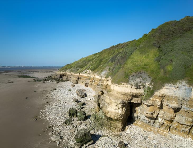 Plage et Falaises Roches Noires
