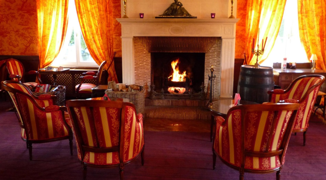 Feu de cheminée - ©Salon du Manoir de la Poterie Feu de cheminée - ©Salon du Manoir de la Poterie