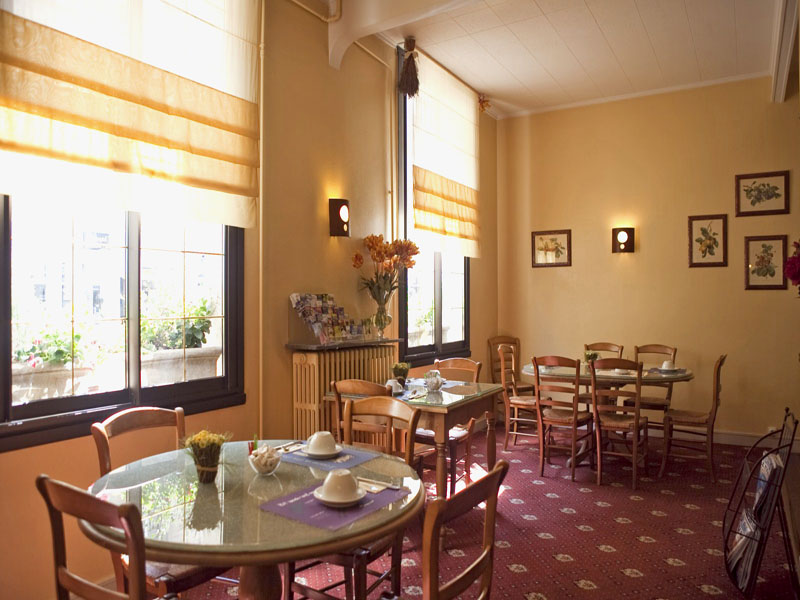Hotel Bristol à Caen - salle petit déjeuner - ©Hotel Bristol Hotel Bristol à Caen - salle petit déjeuner - ©Hotel Bristol