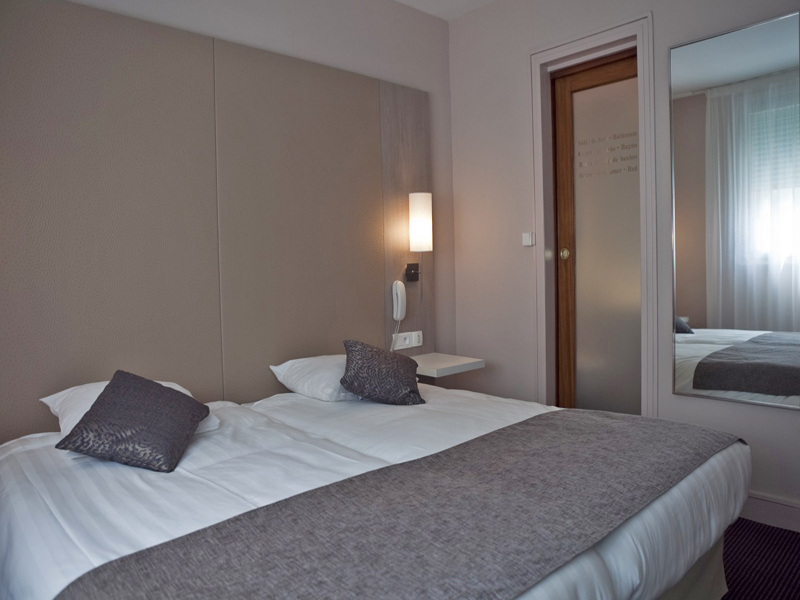Hotel Bristol à Caen - chambre 3 - ©Hotel Bristol Hotel Bristol à Caen - chambre 3 - ©Hotel Bristol