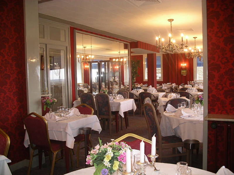 Restaurant PORT-EN-BESSIN-HUPPAIN H  tel Marine Calvados Nor