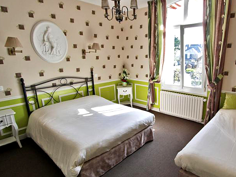 Hôtel De La Plage 2 étoiles à Ouistreham Dans Le Calvados