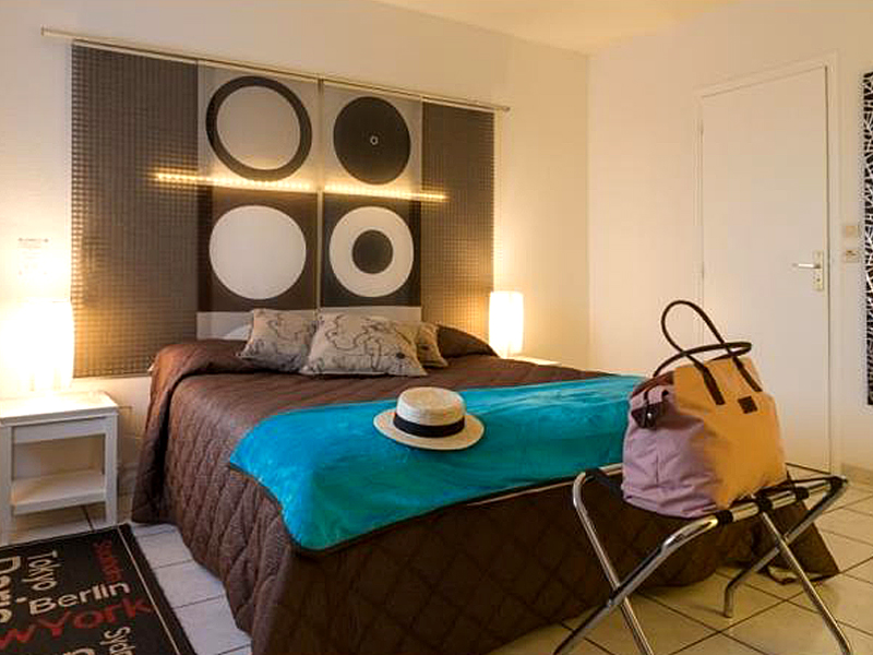 Hôtel L'Idéal Le Mountbatten - Arromanches - chambre - ©Hôtel L'Idéal Le Mountbatten Hôtel L'Idéal Le Mountbatten - Arromanches - chambre - ©Hôtel L'Idéal Le Mountbatten