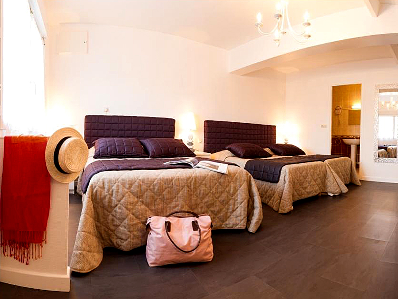 Hôtel L'Idéal Le Mountbatten - Arromanches - chambre 3 - ©Hôtel L'Idéal Le Mountbatten Hôtel L'Idéal Le Mountbatten - Arromanches - chambre 3 - ©Hôtel L'Idéal Le Mountbatten