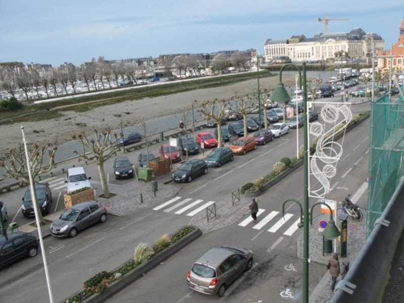 Appartement à Trouville sur mer, vue sur la Touques - ©M. Houdaille - Clévacances Appartement à Trouville sur mer, vue sur la Touques - ©M. Houdaille - Clévacances