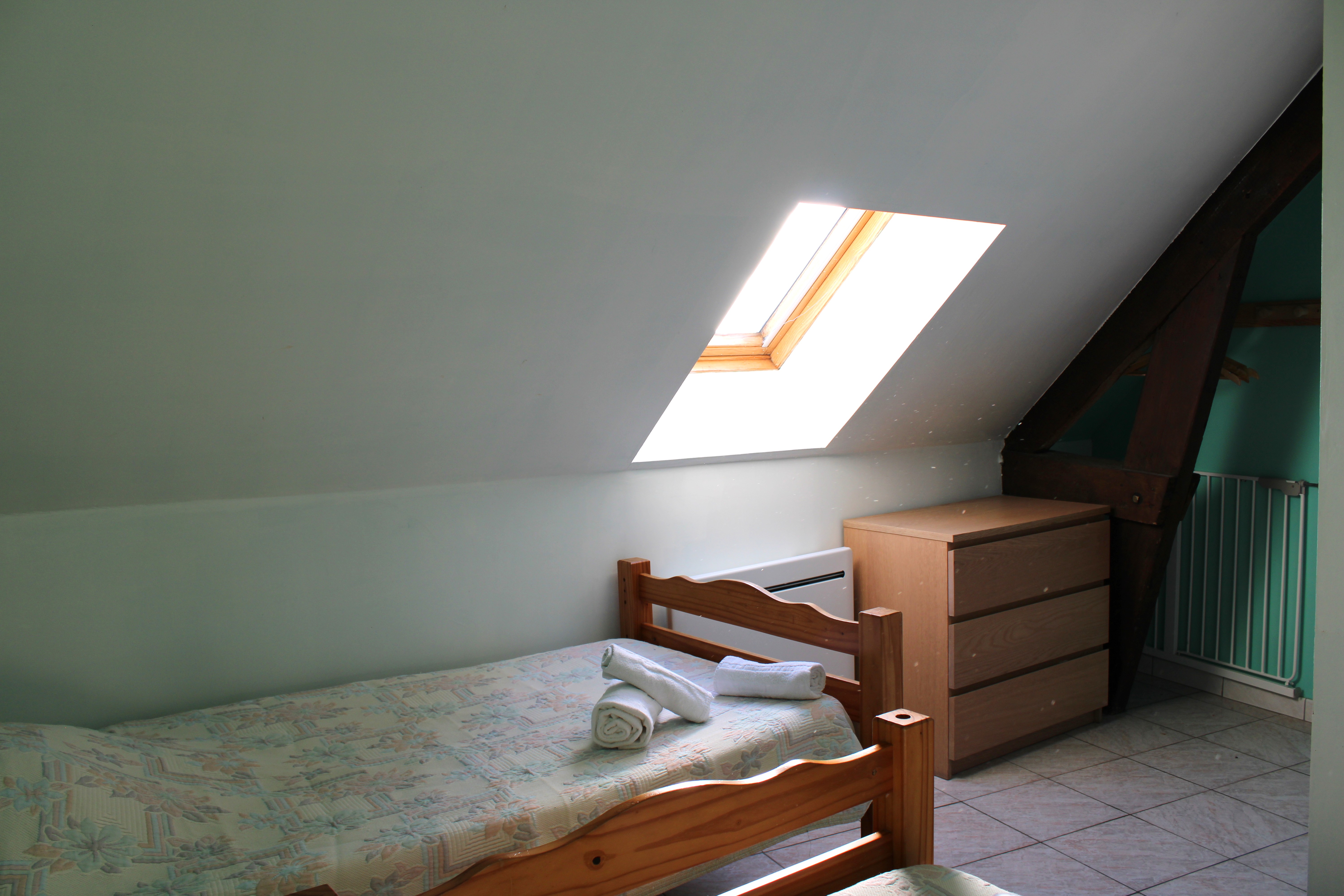   Chambre 2 - étage - 2 lits simple 90/190 