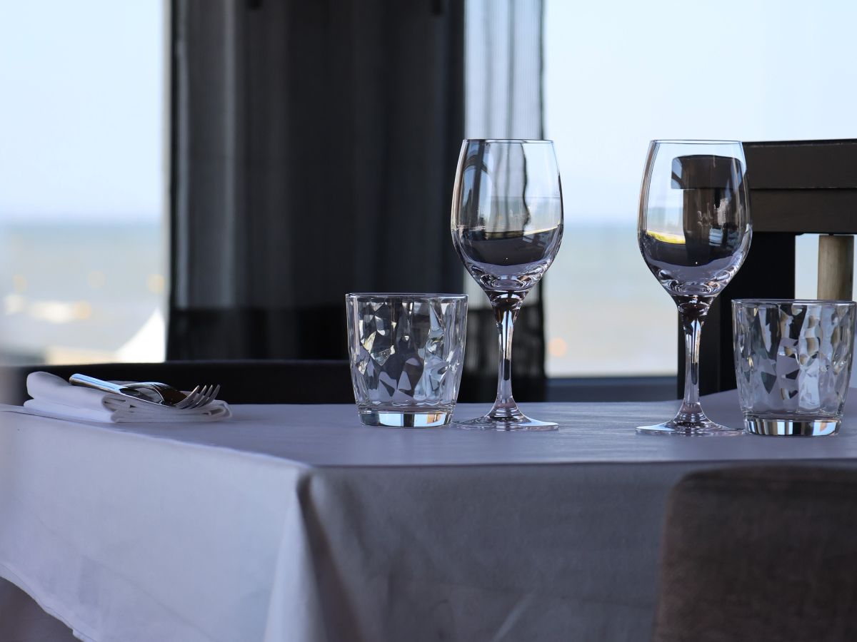 Salle de restaurant vue mer