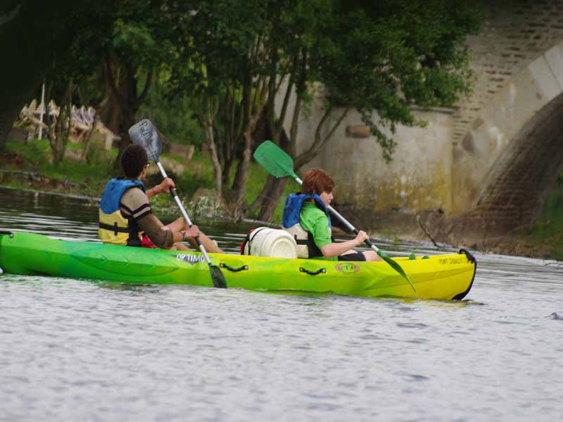 Descente en canoe biplace sit on top - ©© ALG Descente en canoe biplace sit on top - ©© ALG