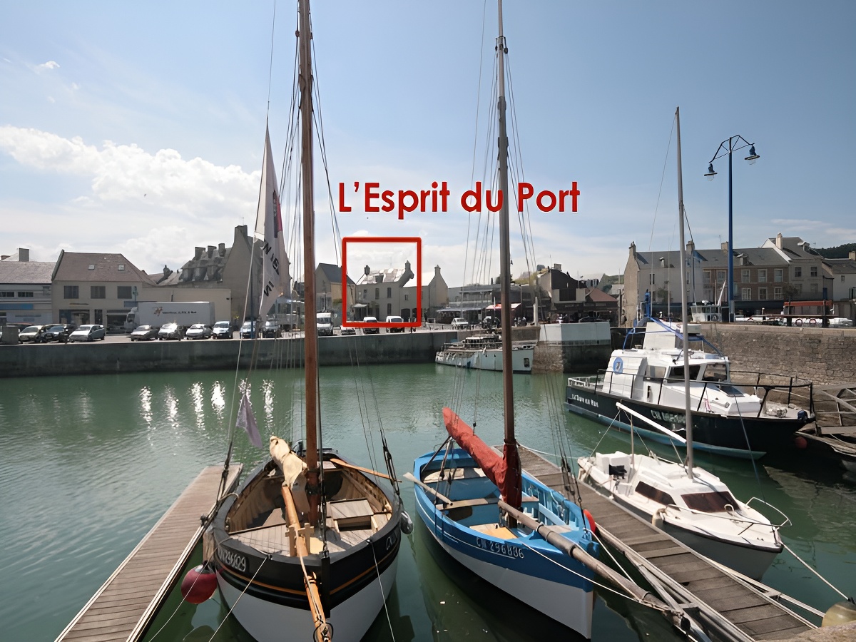 L'esprit du port à Port en Bessin, vue port - ©Astrid Barbey - Clévacances L'esprit du port à Port en Bessin, vue port - ©Astrid Barbey - Clévacances