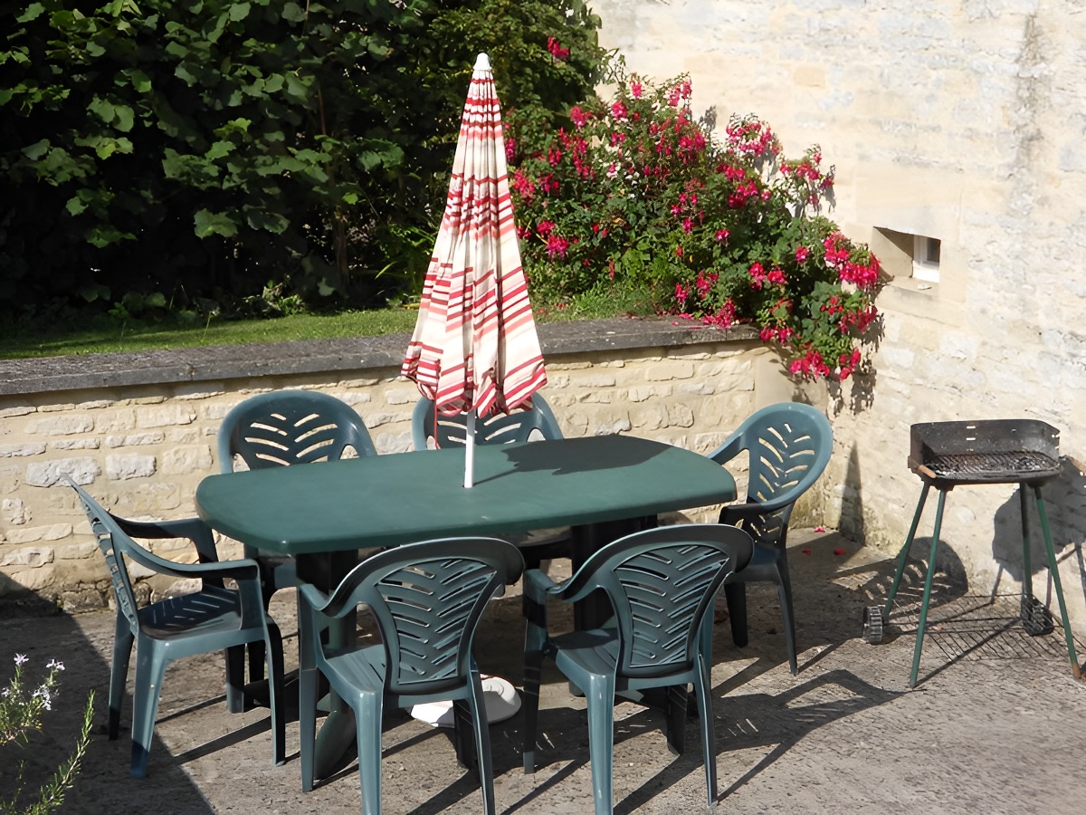 La Grange à Saint Gabriel Brécy, terrasse - ©Mme Feral - Clévacances La Grange à Saint Gabriel Brécy, terrasse - ©Mme Feral - Clévacances