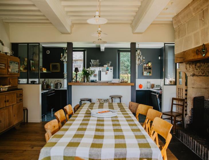 La Maison Pomme - Beuvron-en-Auge - la salle à manger et la cusine